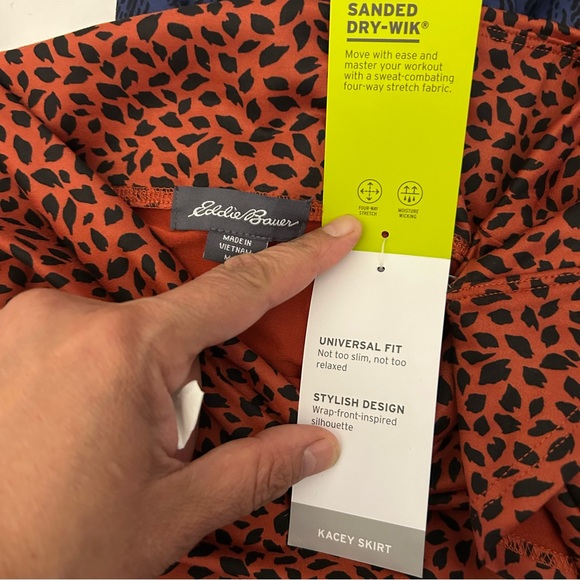 New Eddie Bauer Kelsey Skirt Burned Orange Animal Print Wrap Front Stretchy Sz M - Picture 7 of 8